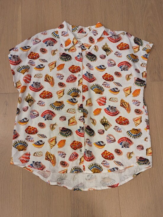 Hester & Orchard Tops - White Shell Print Short Sleeve Button-Up Blouse